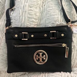 Great small cross body or over arm.